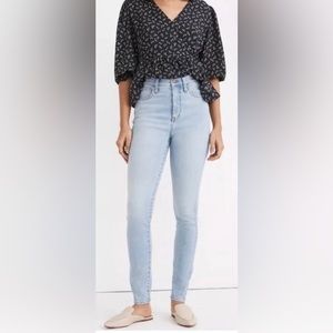 Madewell 11” road tripper light wash size 29